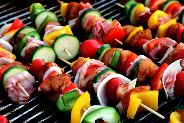 Geniet van de Perfecte Barbecue-ervaring: Ontdek Weber Houtskoolbarbecues en de Weber Smokefire